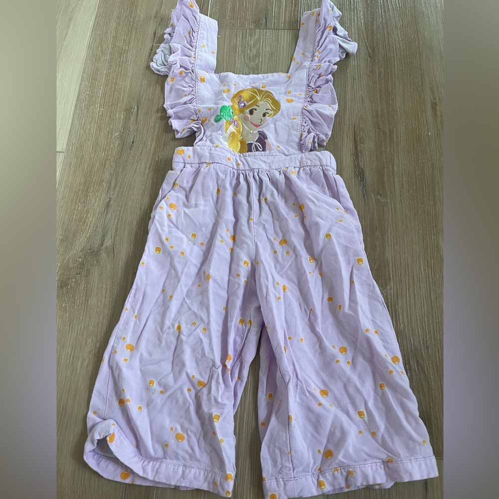 Box lunch Tangled overalls